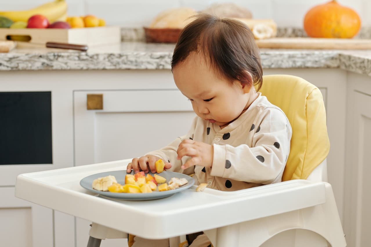 De 6 à 12 mois – votre bébé découvre les aliments