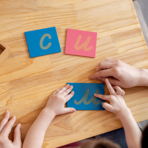 Découvrez la magie des lettres et chiffres rugueux Montessori pour l’apprentissage de base