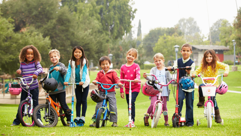 Pour les balades en plein air avec les enfants : trottinettes ou vélo ?