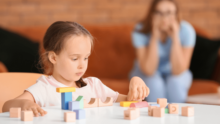 Trouble du spectre autistique et pédagogie Montessori : Comment cette approche soutient le développement de l’enfant