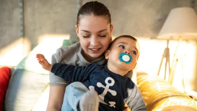 elle refuse de payer 20€ de l’heure à un adolescent pour garder ses enfants le ras le bol de cette mère crée la polémique