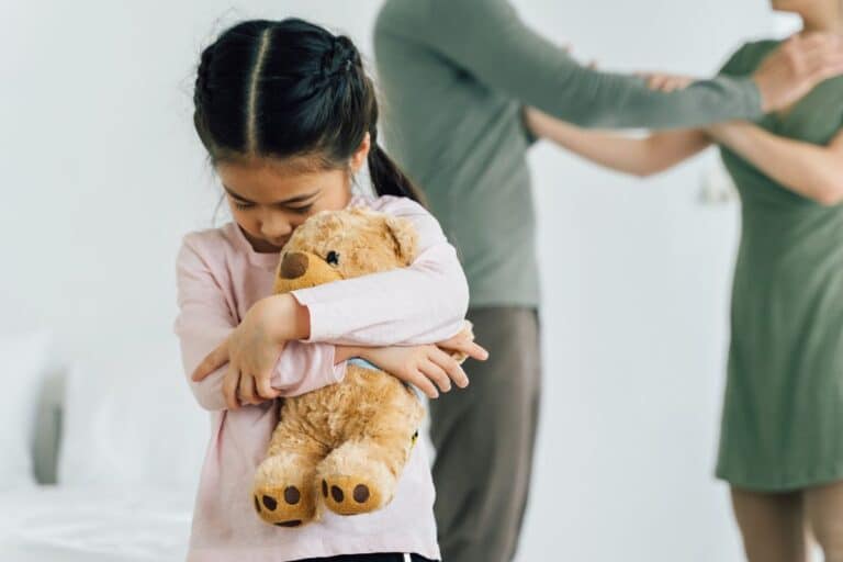 protéger son enfant des stigmates d’un père violent