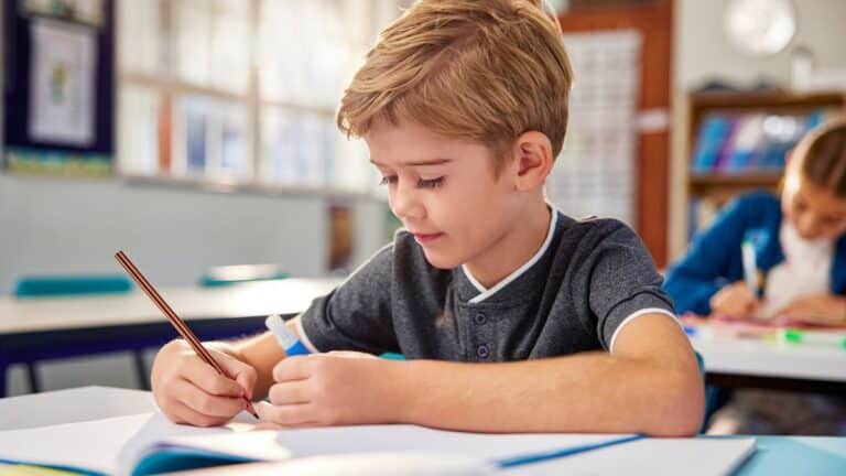 une astuce toute simple a métamorphosé la façon dont mes enfants ont appris à lire, voici ce que j’ai changé