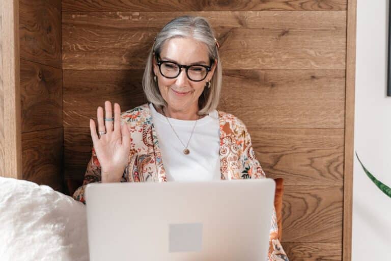 appeler votre mère au moins une fois par jour
