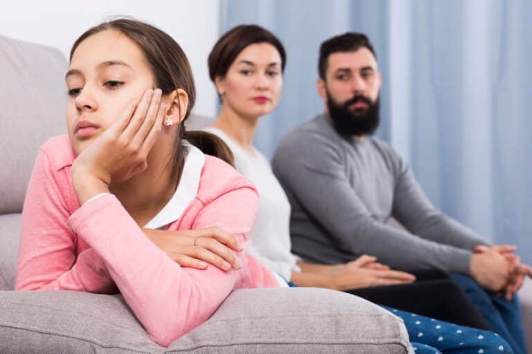 enfant quand il dit « laisse moi tout seul »