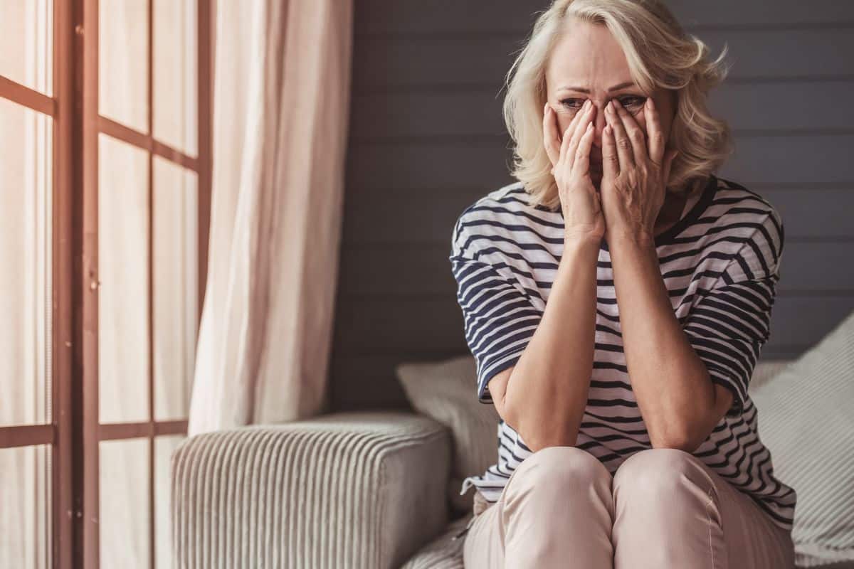 mère blessée par les moqueries des camarades de son fils mère blessée par les moqueries des camarades de son fils