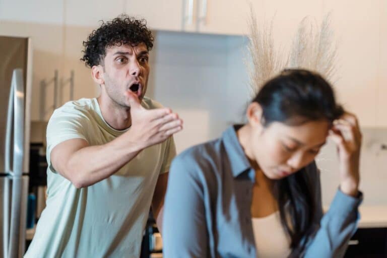 rester en couple avec quelqu'un