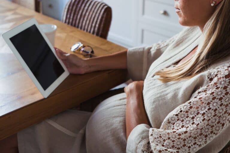 tombe enceinte grâce à une ia