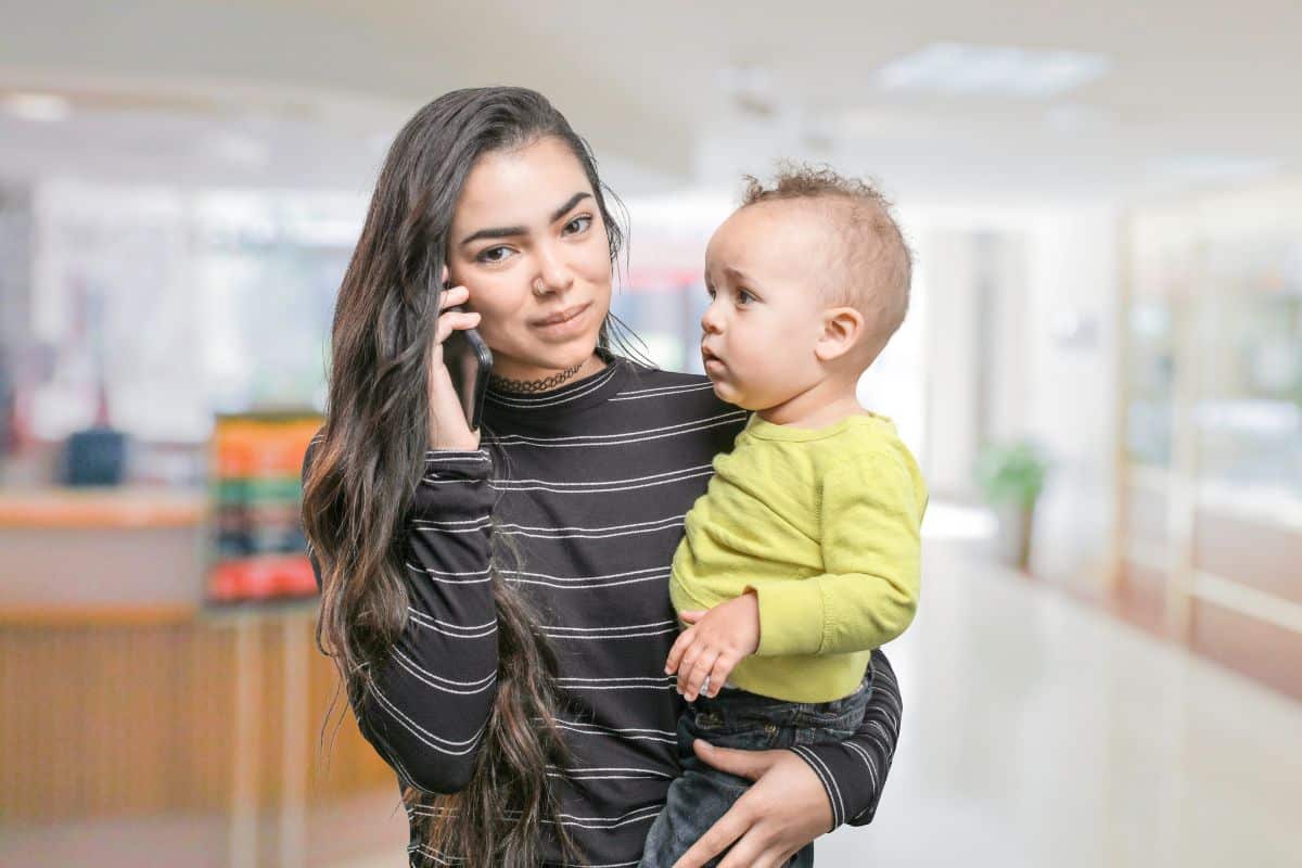 enfant quand vous êtes sur votre portable