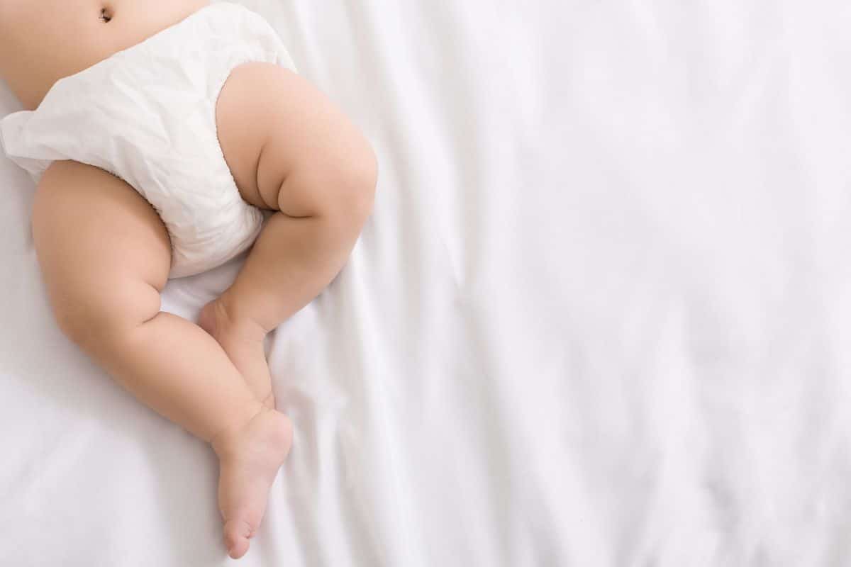 laisser bébé dormir en couche pendant la canicule