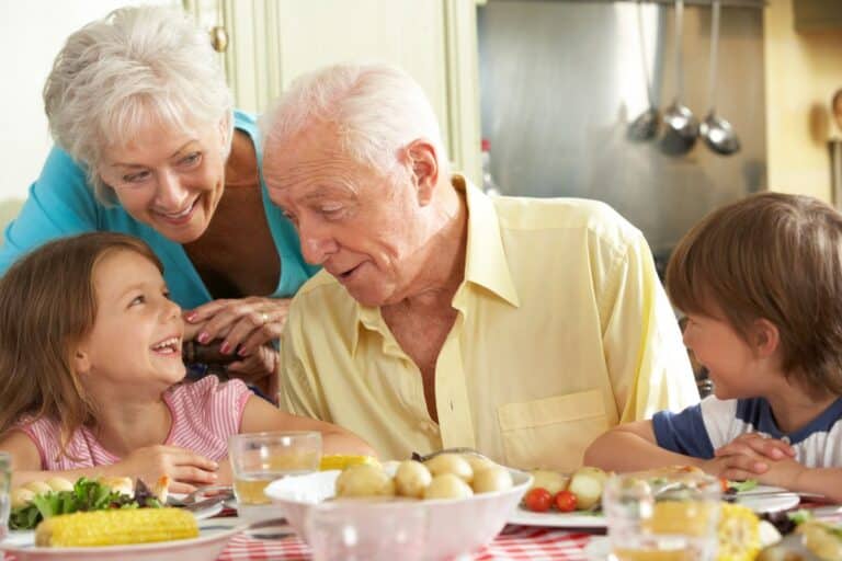 construire relation aimante et solide avec petits enfants