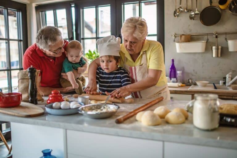 grand parent aime enfant