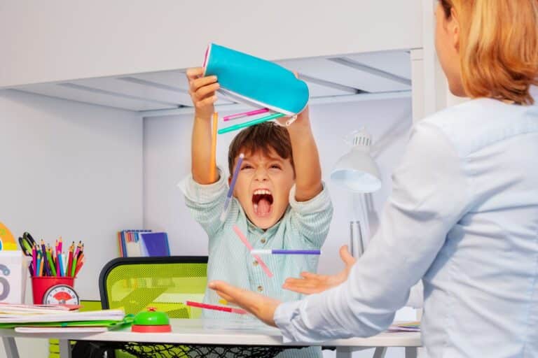 phrases éviter quand enfant fait caprice
