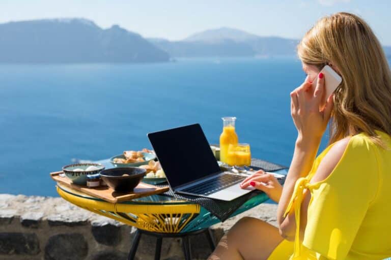 surveiller maison pendant vacances