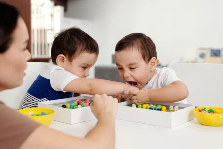 comment inciter enfant jouer avec autres