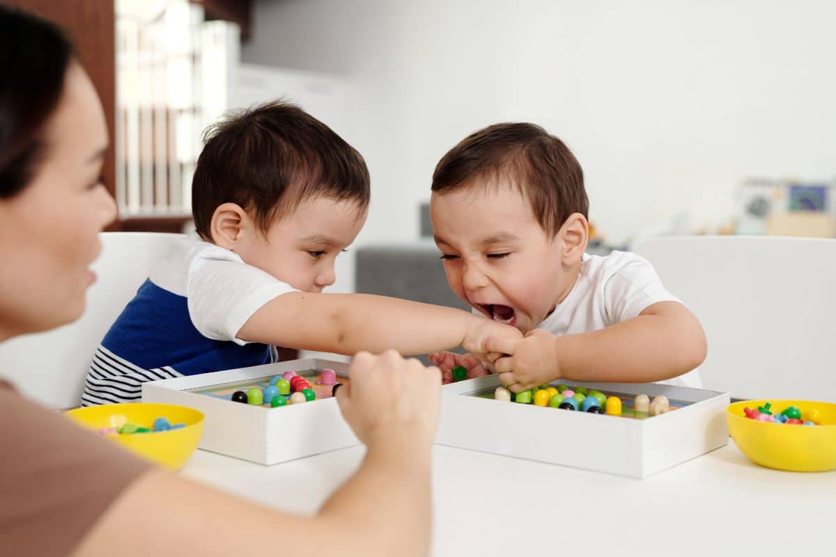 comment inciter enfant jouer avec autres