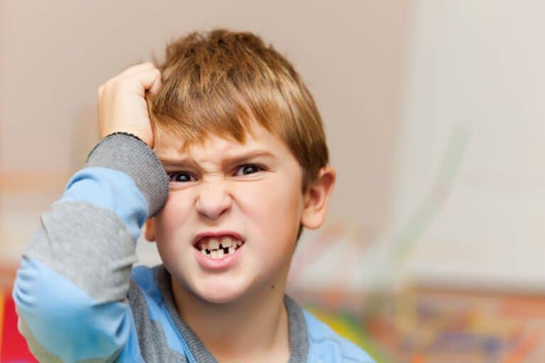 comment réagir enfant claque porte