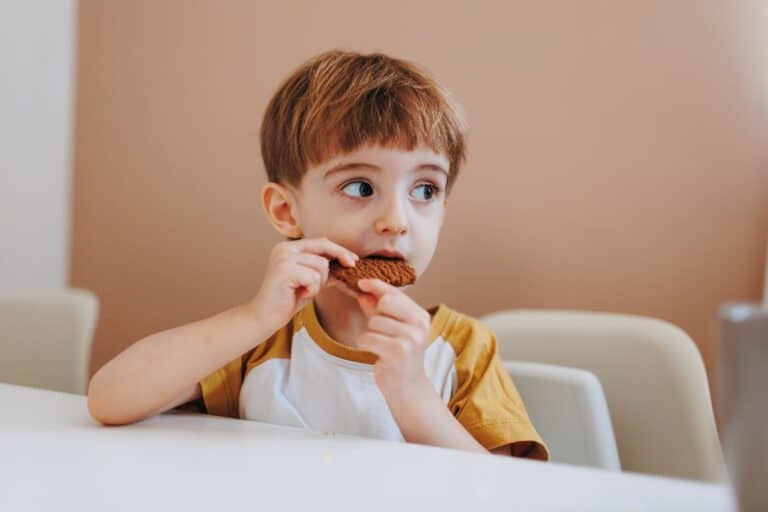 enfant mangiez pétrole sans savoir