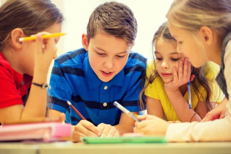 pays élèves grand nombre heures école