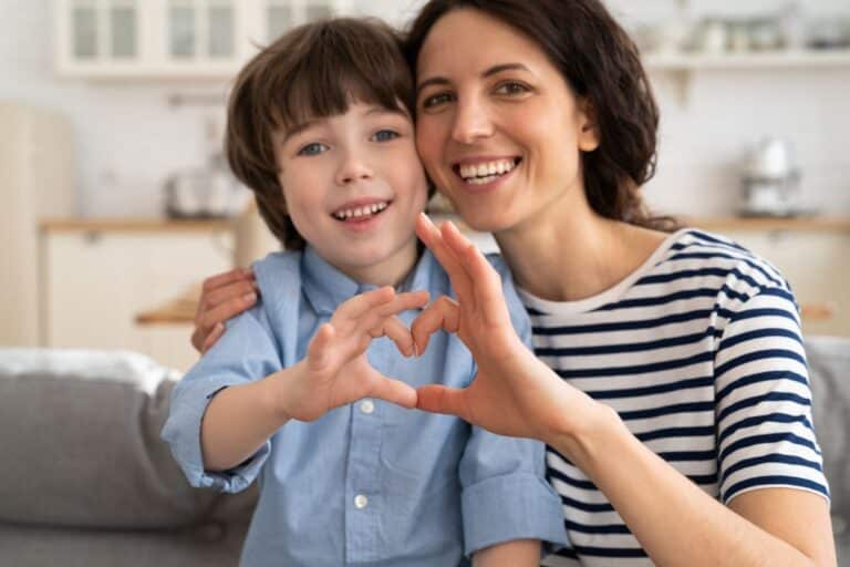phrase dire enfant selon age