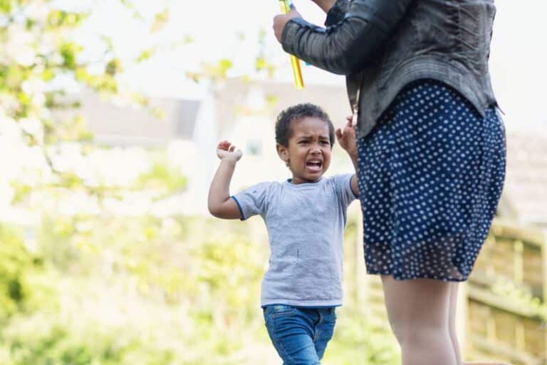 réagir enfant violent