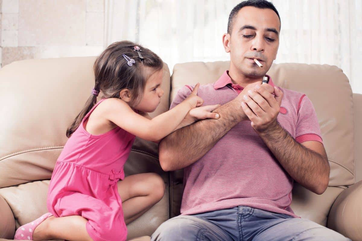 enfants pères fumeurs jeunes vieillissent vite