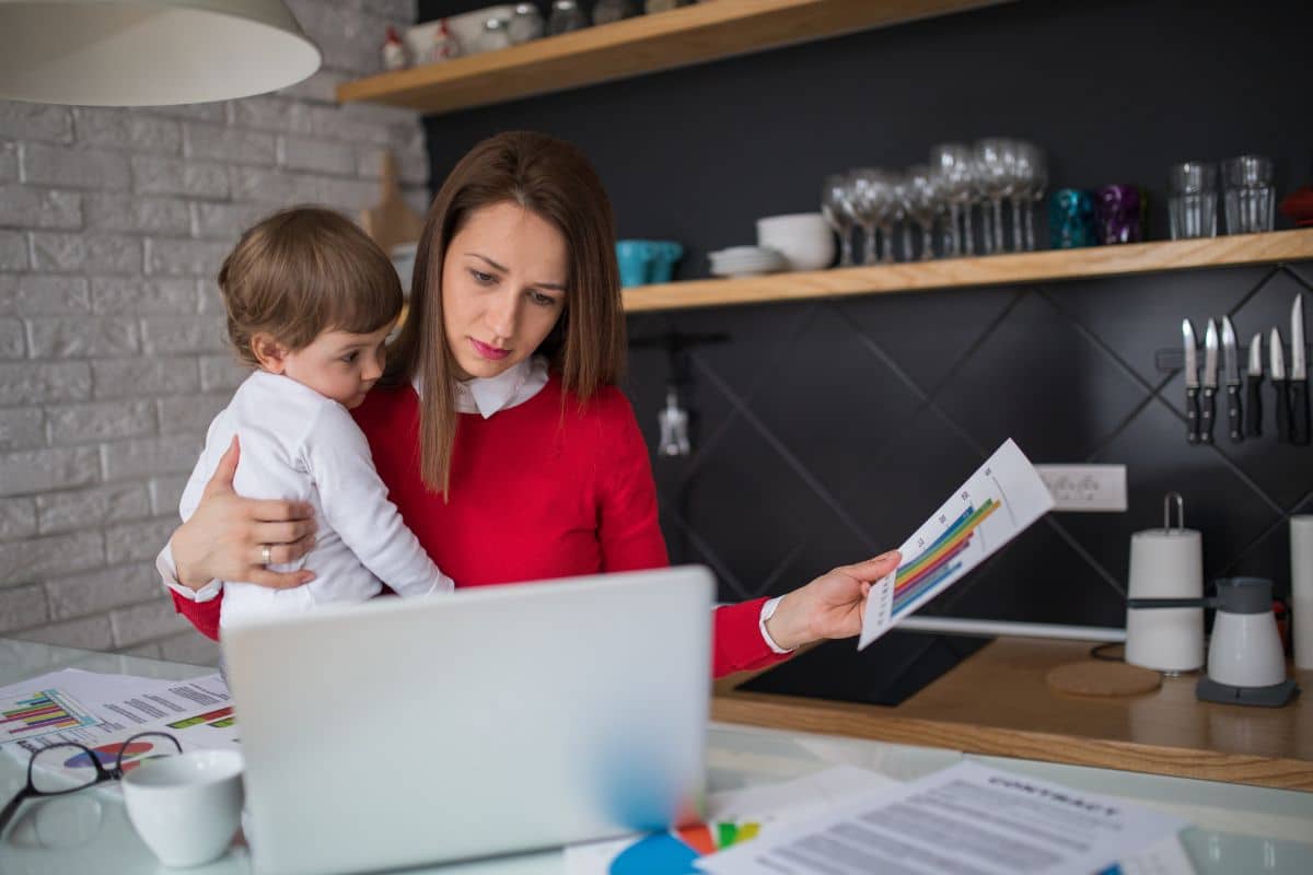 femmes continuent tout gérer