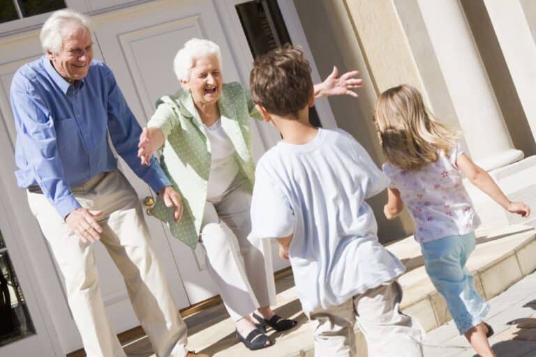 petits enfants pendant vacances toussaint