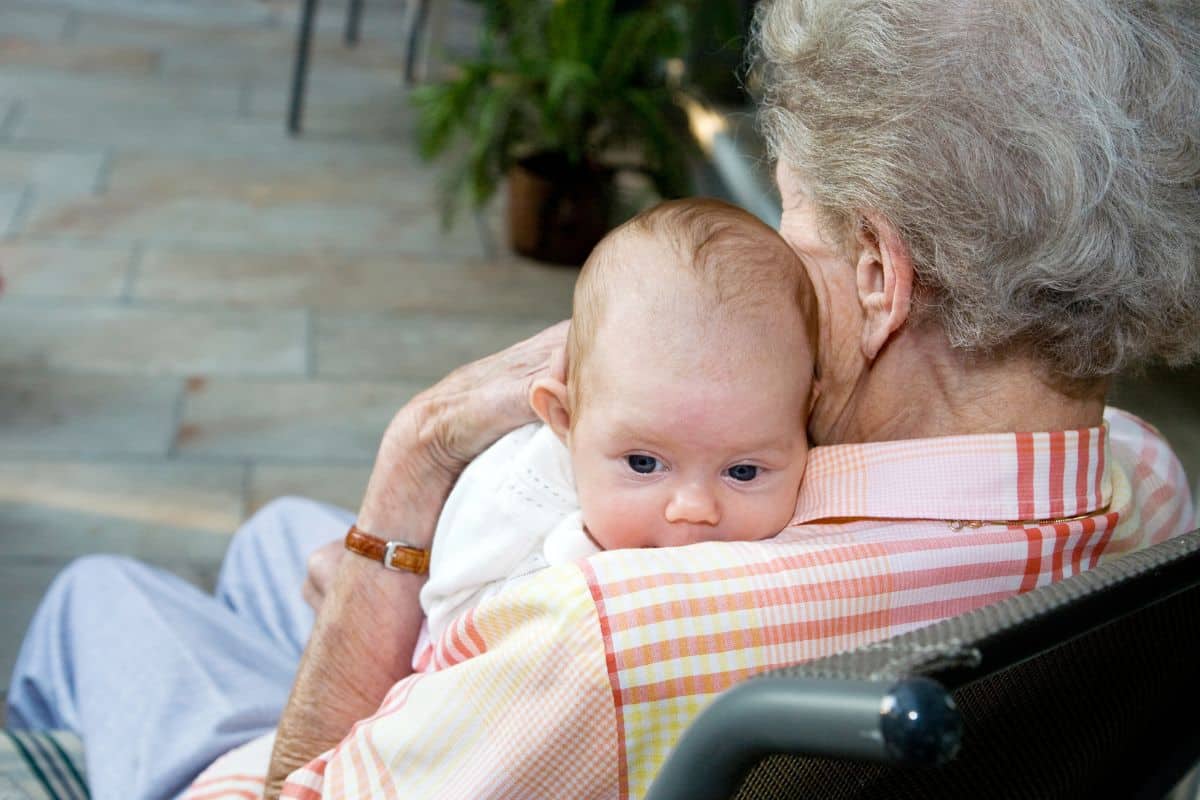 arrière grand mère remet pas prénom bébé