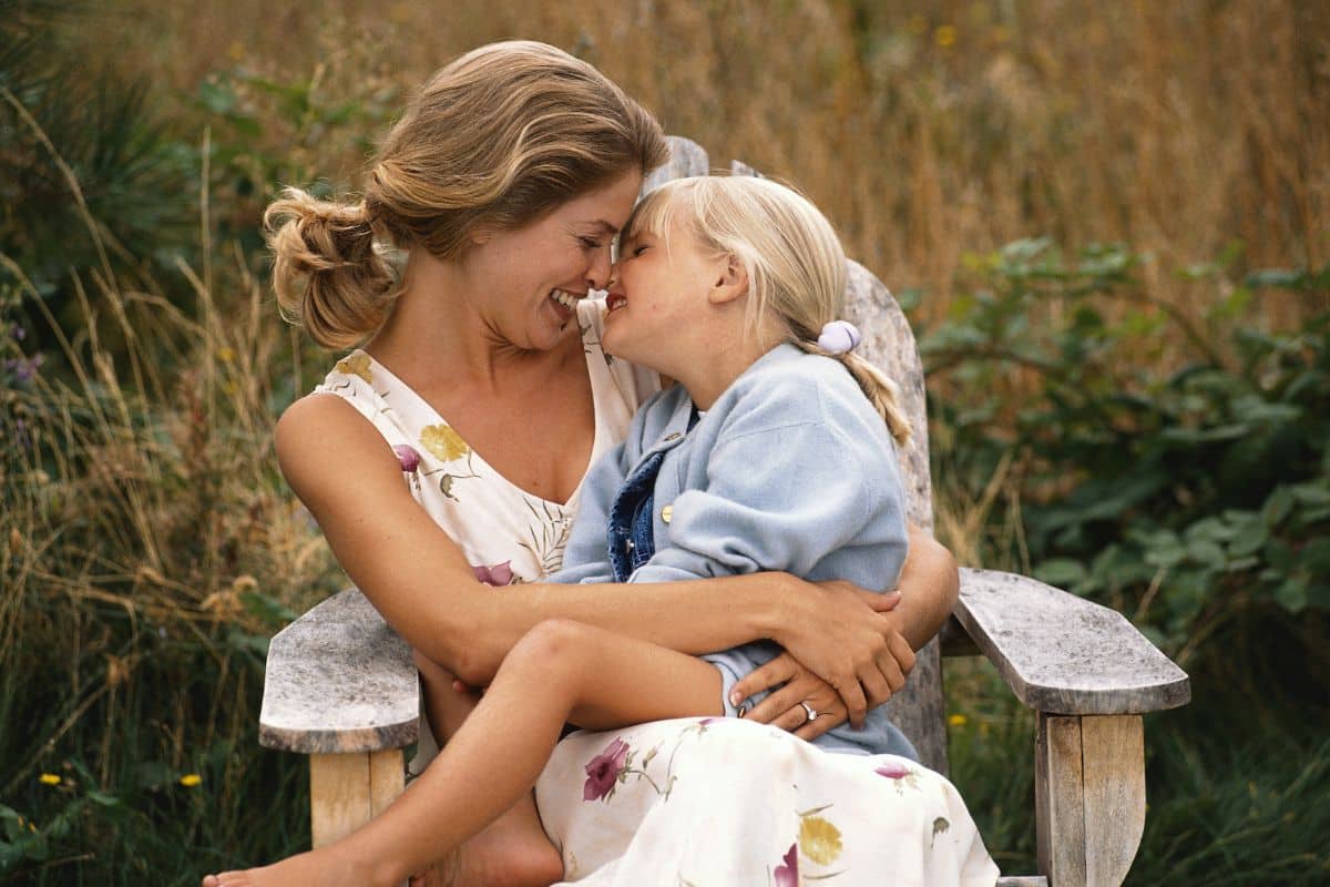 éducatrice montessori met garde parents contre réflexe
