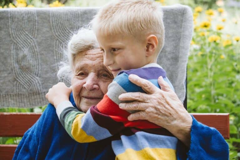 enfant dit grand mère l'aime pas