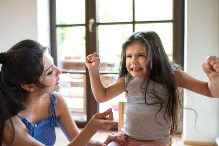 enfant fait crise pour rien