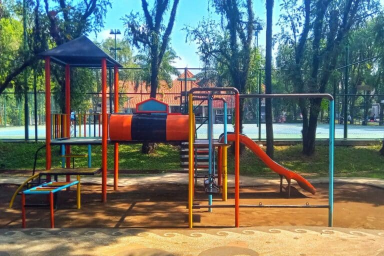 joue jamais avec enfant parc