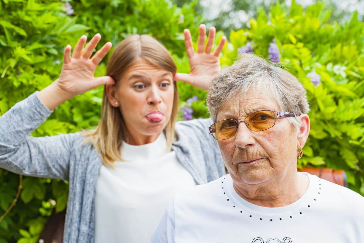 grand mère stop garde petits enfants