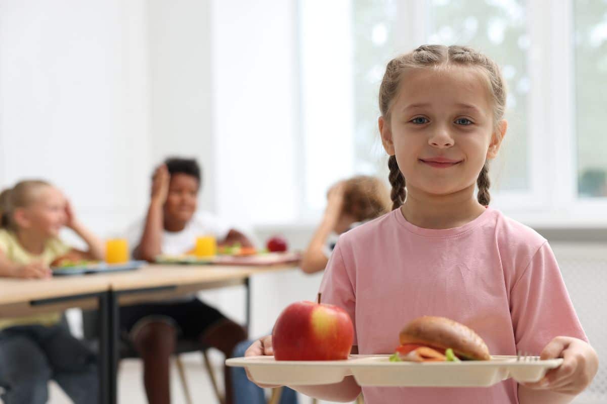 aliment banni cantines scolaires et hôpitaux