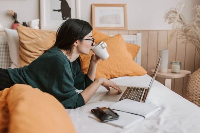 laisser le travail au travail