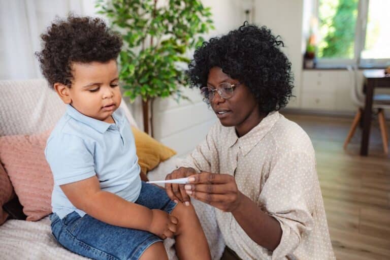 âge exact bébé commence mentir